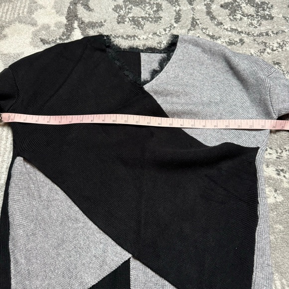 NWOT Black Grey Colorblock V-neck Lace Trim Wrap Knit Sweater - Picture 7 of 9